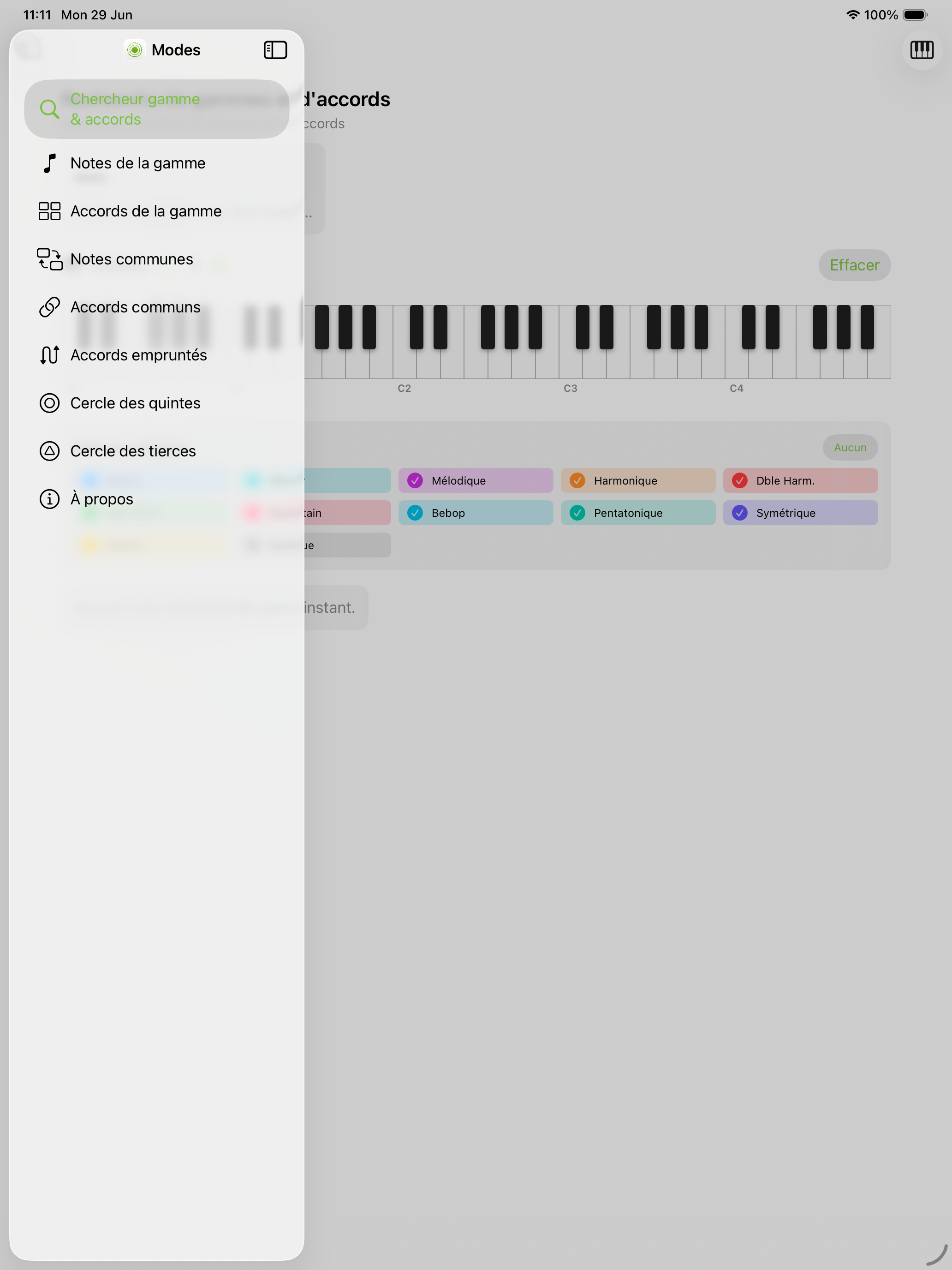 Détecteur de gammes et accords avec barre latérale sur iPad en portrait